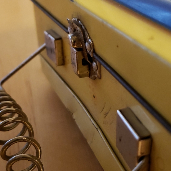 Set of 2 Tweety Bird Tin Lunchbox - Picture 5 of 8